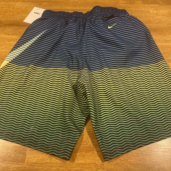 Nike Swim Men's Horizon Stripe 9" Medium Short Ghost Green NESSC616 387 New Tags - Picture 5 of 5